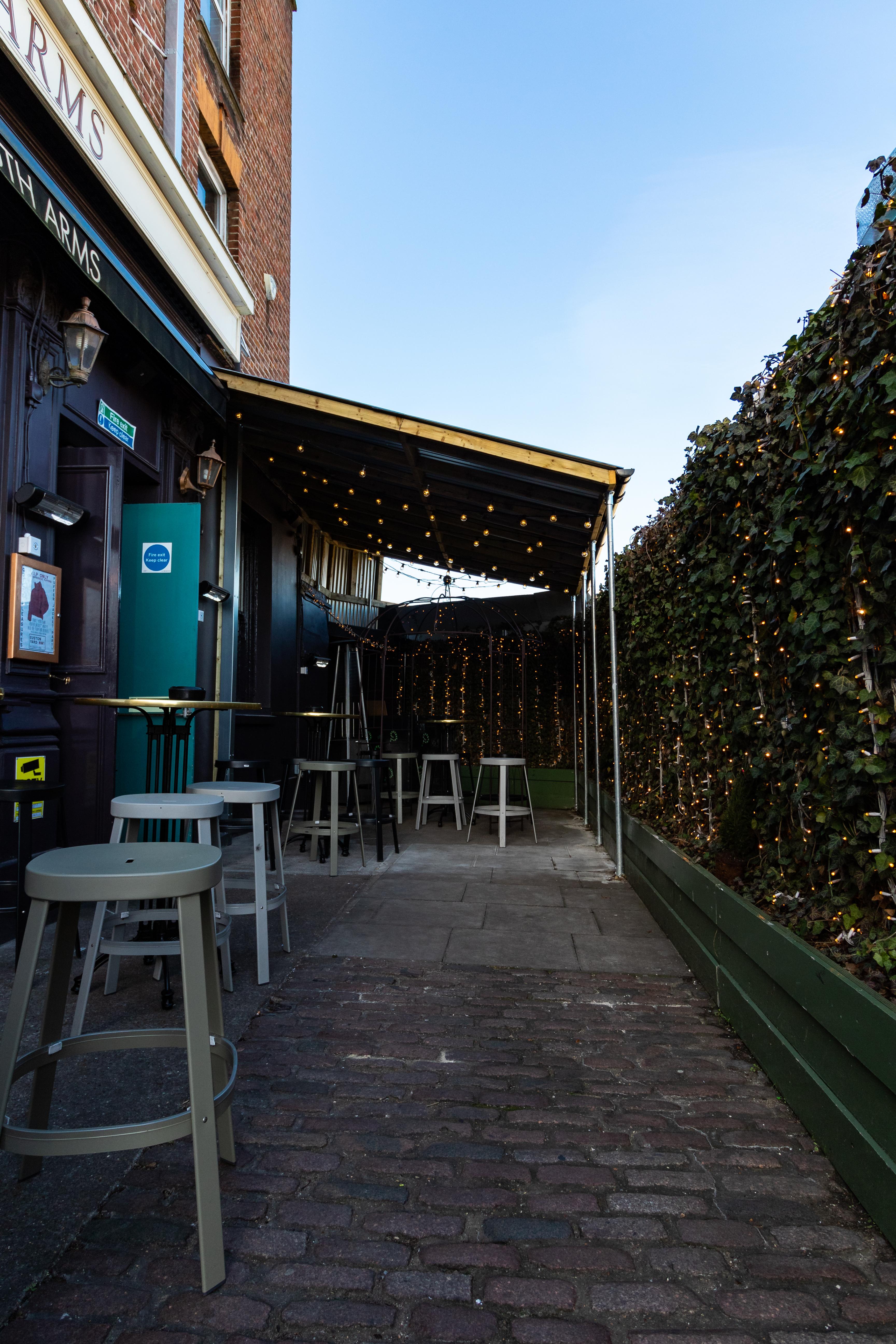 Publove @ The Exmouth Arms, Euston Ostello *
