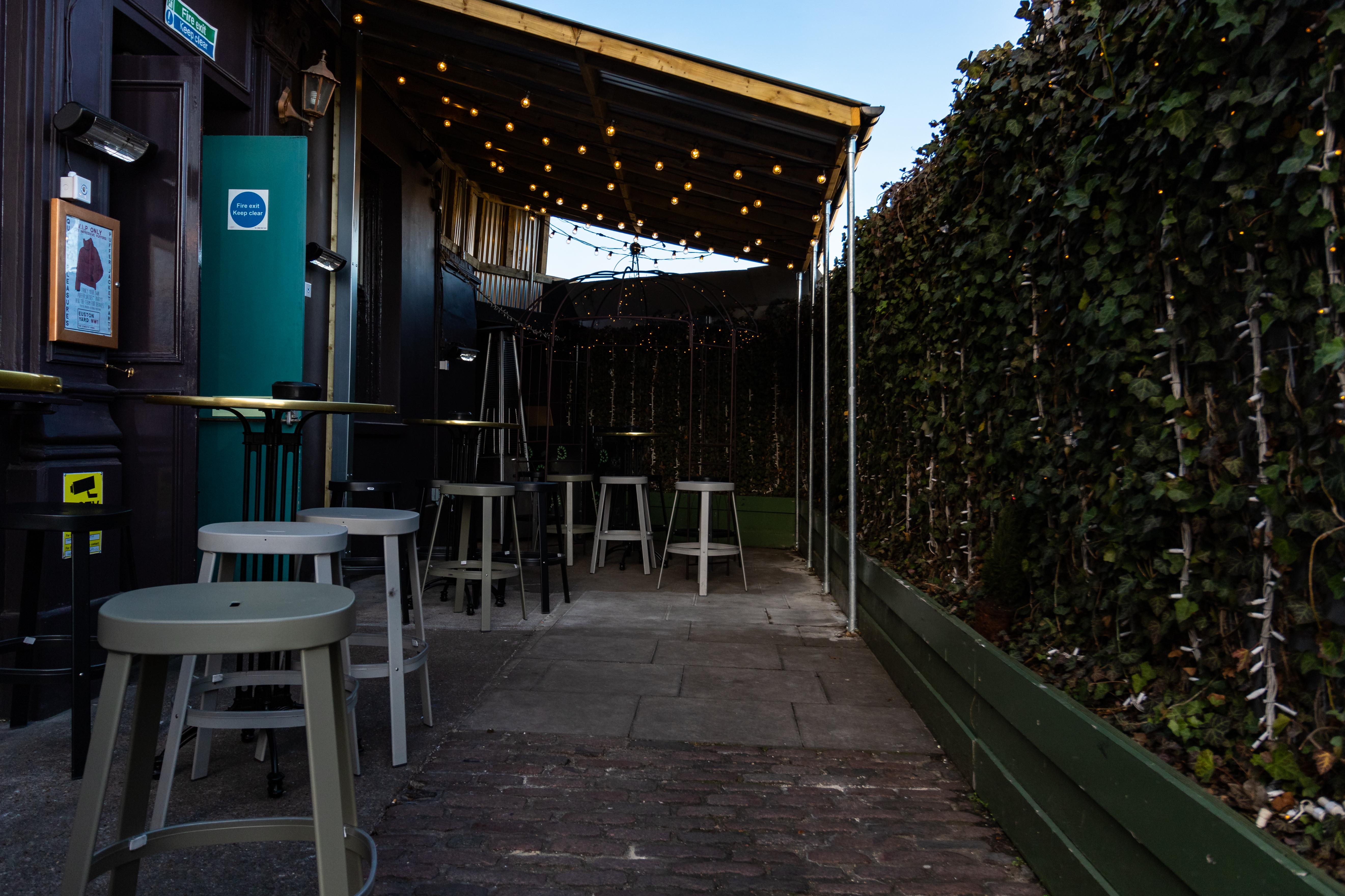 Publove @ The Exmouth Arms, Euston Ostello *