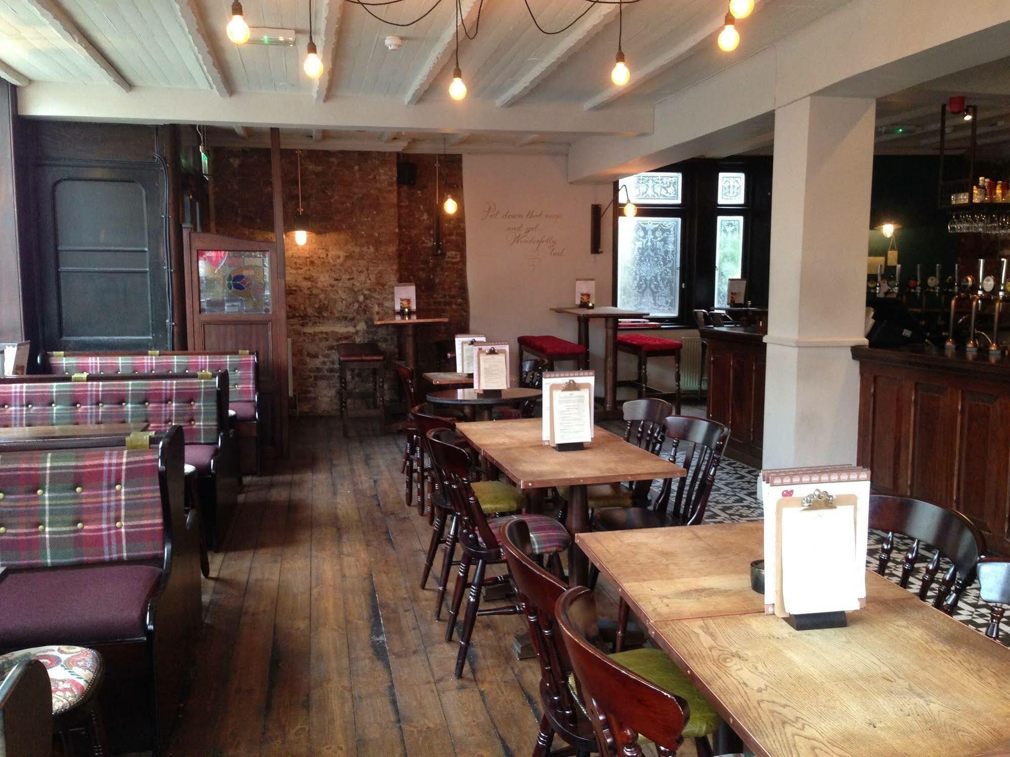 Publove @ The Exmouth Arms, Euston * Londra