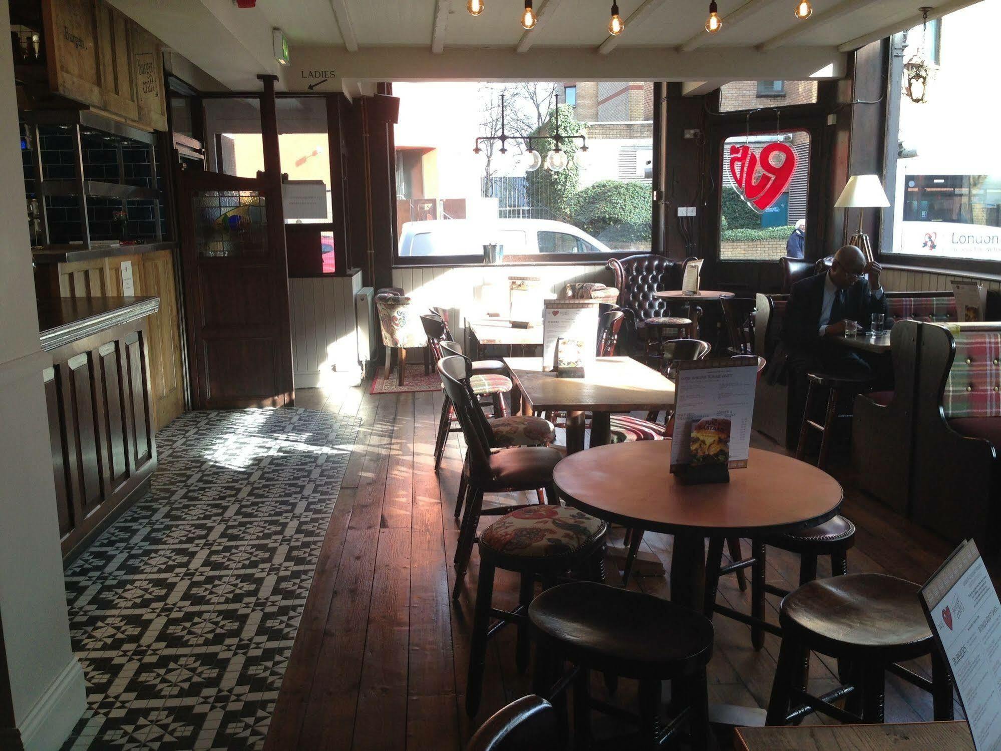Publove @ The Exmouth Arms, Euston * Londra